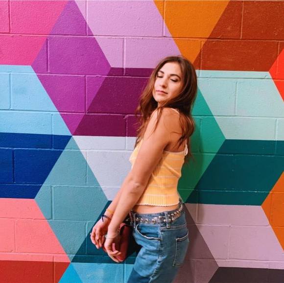 Meet your Posher, Taylor - Picture 1 of 2